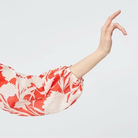 Club Monaco Valterra Silk Blend Floral Print Long Sleeve Rosette Blouse Size XS - Picture 3 of 7